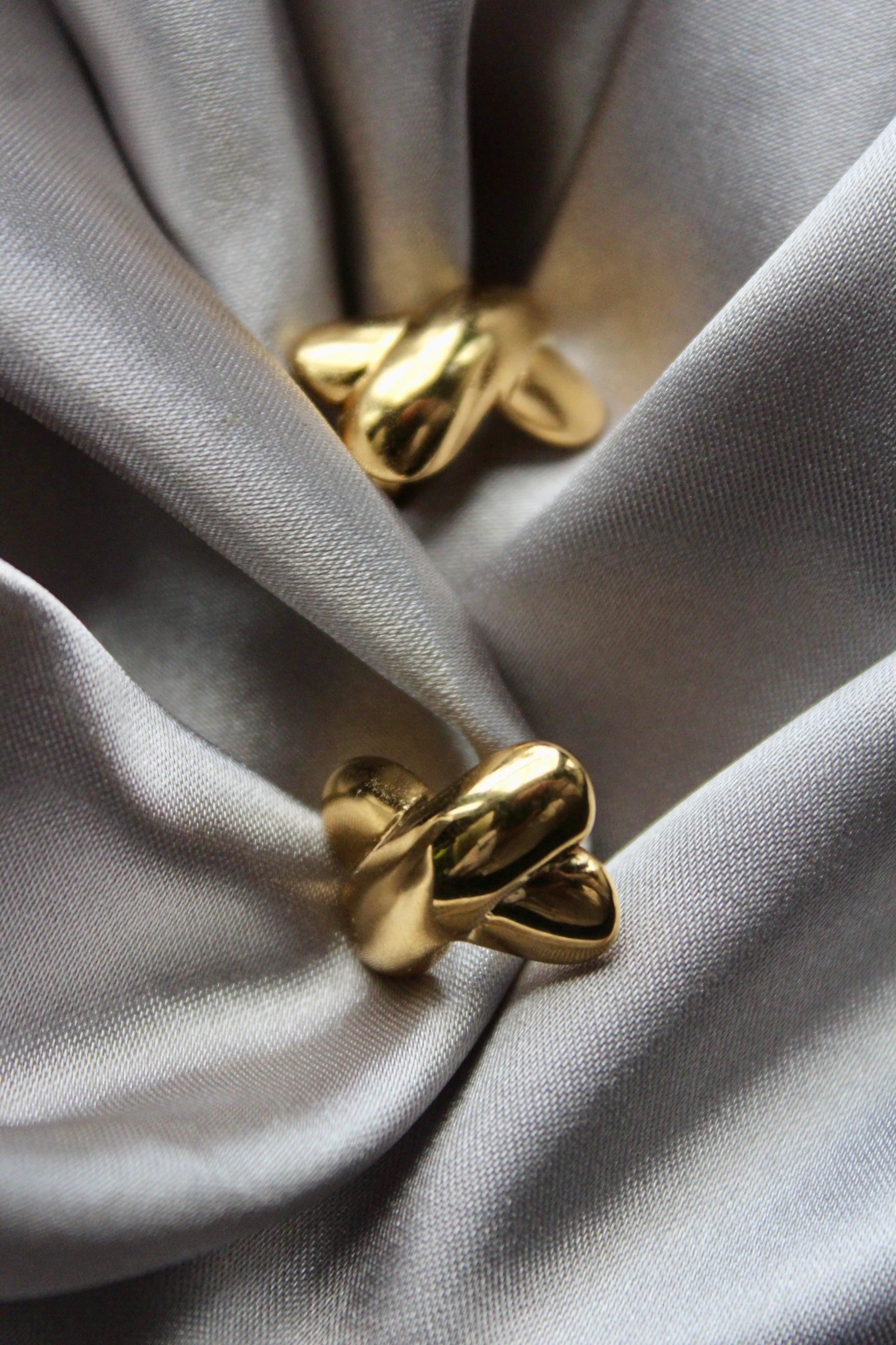 Hononga Cross Studs