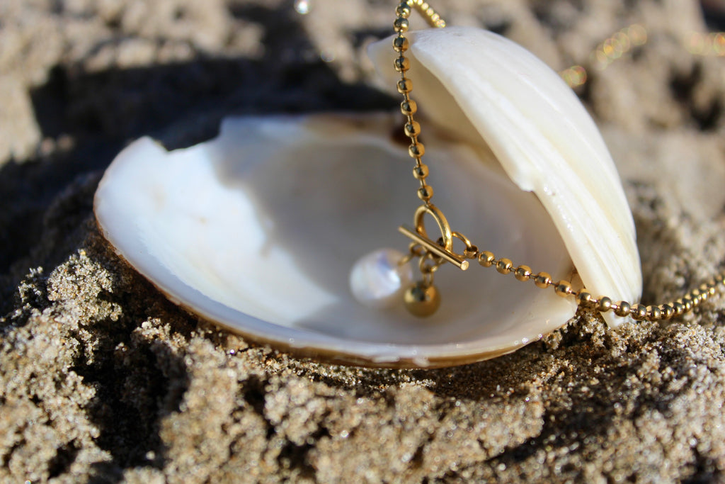 Peara Necklace
